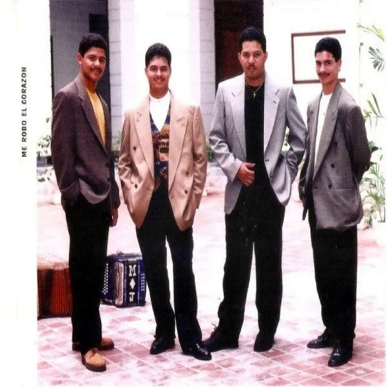 Manuel y Abdiel & Los Consentidos - La Chola Que Yo Tengo